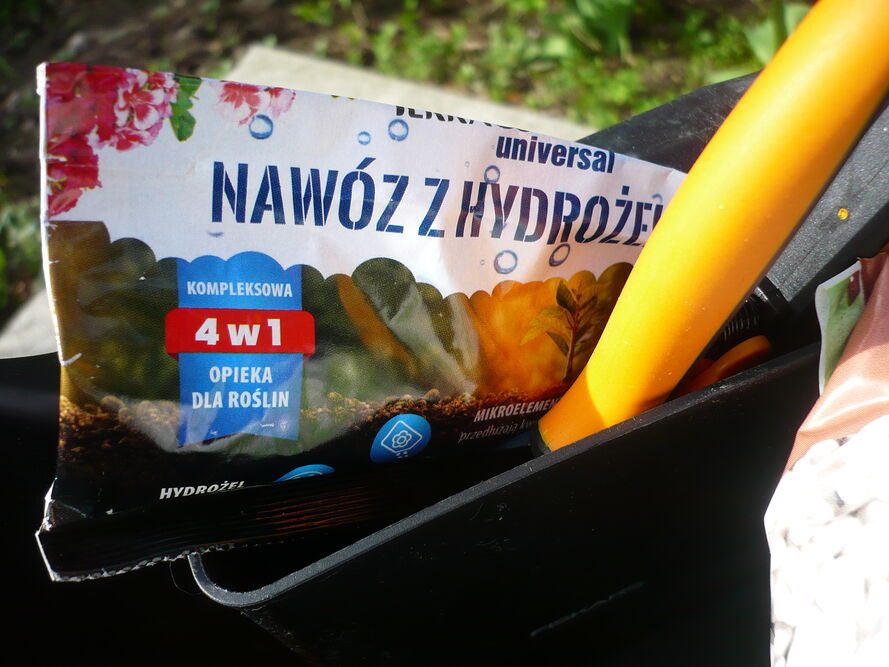 Czy warto stosować hydrożel do kwiatów w domu i na balkonie?